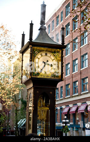 Dans l'horloge à vapeur de Gastown Vancouver à l'automne. Banque D'Images