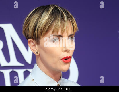 Century City, CA. 6 octobre, 2019. Charlize Theron, lors de la première mondiale de la famille Addams à AMC Westfield Century City en Californie, le 56 octobre 2019. Credit : Faye Sadou/media/Alamy Punch Live News Banque D'Images