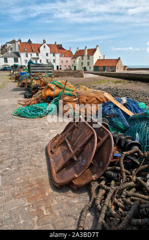 L'équipement de pêche sur les quais du port. Pittenweem, Fife, Scotland Banque D'Images