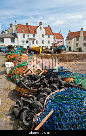 L'équipement de pêche sur les quais du port. Pittenweem, Fife, Scotland Banque D'Images