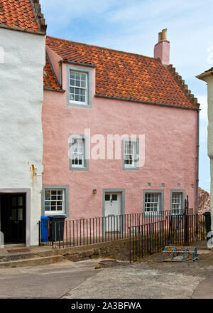 Bâtiment historique donnant sur le port du village côtier de Pittenweem. Fife, Scotland Banque D'Images