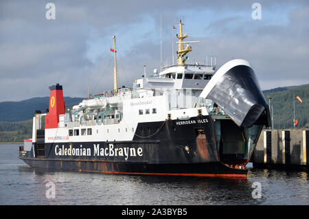 Un ferry MacBrayne Calendonian sur la route d'Islay à Kennacraig sur le Mull of Kintyre, Ecosse Banque D'Images