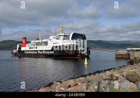 Un ferry MacBrayne Calendonian sur la route d'Islay à Kennacraig sur le Mull of Kintyre, Ecosse Banque D'Images