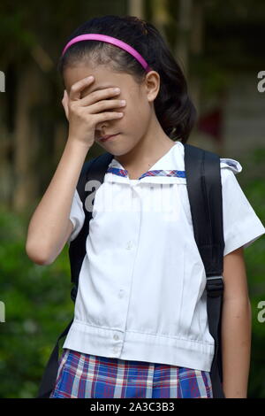 Jeune étudiante en situation de stress en uniforme Banque D'Images