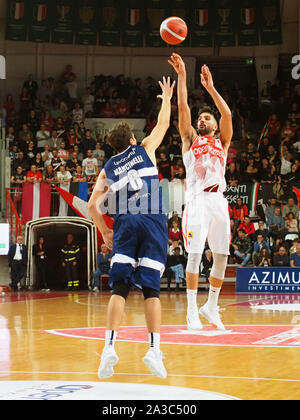 Tambone de Varèse, entravée par de mancinelli Fortitudo Bologne lors de Openjobmetis Varese Vs Fortitudo Bologne , Varese, Italie, 06 oct Banque D'Images