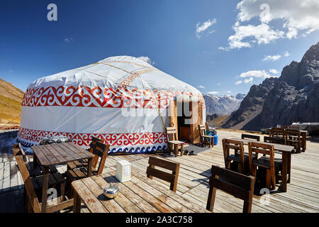 Restaurant à partir de la maison nomade yourte au ski Shymbulak à Almaty, Kazakhstan Banque D'Images