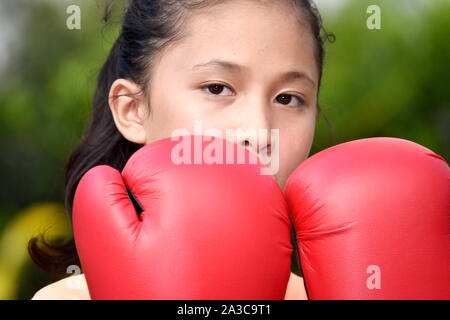 Un athlète féminine asiatique sportive sans émotion Banque D'Images
