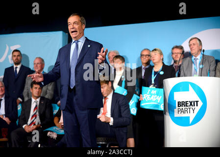 Nigel Farage, député européen, chef de parti, de parler à un Brexit Partie rassemblement à l'Event Center de Kent dans son régiment de Maidstone, Kent, Banque D'Images