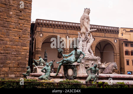 La Loggia dei Lanzi de Florence, Italie et la Fontaine de Neptune. Banque D'Images