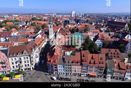 Erfurt, Allemagne. 07Th Oct, 2019. Le soleil brille de l'ciel bleu sur la capitale de l'état de Thuringe. Pour les jours à venir, les météorologistes s'attendent à ce que l'automne instable mais la météo. Crédit : Martin Schutt/dpa-Zentralbild/dpa/Alamy Live News Banque D'Images