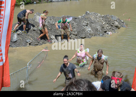 Engelberg, Suisse - 2 juin 2019 : les personnes qui participent au Fischerman's friend strongman run à Engelberg sur les Alpes Suisses Banque D'Images