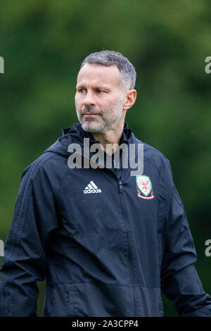 Hensol, Pays de Galles, Royaume-Uni, le 7 octobre 2019. Manager de l'équipe nationale du Pays de Galles Ryan Giggs au cours de formation de l'équipe de football du Vale Resort avant de matches contre la Slovaquie et la Croatie. Credit : Mark Hawkins/Alamy Live News Banque D'Images