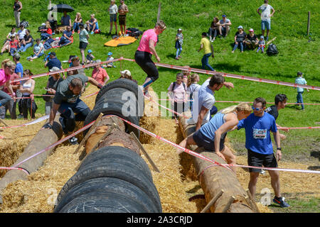 Engelberg, Suisse - 2 juin 2019 : les personnes qui participent au Fischerman's friend strongman run à Engelberg sur les Alpes Suisses Banque D'Images