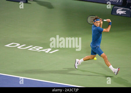 Dubaï, Émirats arabes unis. 1er mars 2019. L'ancien no. 1 de la suisse Roger Federer joue au cours de ses deux manches de gagner contre le Croate Borna Coric dans la demi finale du 2019 Dubai Duty Free Tennis Championships 2019. Federer a gagné 6-2, 6-2 Banque D'Images