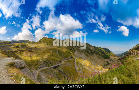 Panorama de Transfagarasan, la plus spectaculaire route en Roumanie Banque D'Images