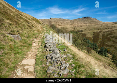 Chemin escarpé menant à Jacobs Ladder dans la vallée de Edale, Peak District, Derbyshire, Angleterre. Banque D'Images