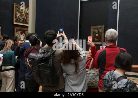 MONA LISA a été réinstallé dans sa galerie AU MUSÉE DU LOUVRE Banque D'Images