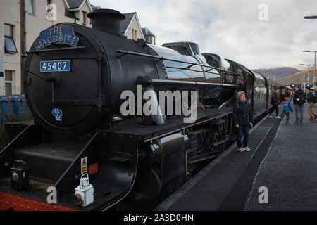 La côte ouest du chemin de fer à vapeur Jacobite train (similaire à celui utilisé dans les films de Harry Potter), à Fort William, Écosse, 2019. Banque D'Images