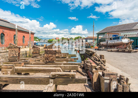 Port flottant à Underfall Yard avec pompe victorienne chambre, Bristol, Avon, England, UK. Banque D'Images