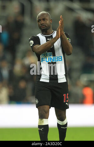 NEWCASTLE Upon Tyne, le 6 octobre la Jetro Willems de Newcastle United à la fin de la Premier League match entre Newcastle United et Manchester United à St James Park, Newcastle Le dimanche 6 octobre 2019. (Crédit : Mark Fletcher | MI News) Banque D'Images