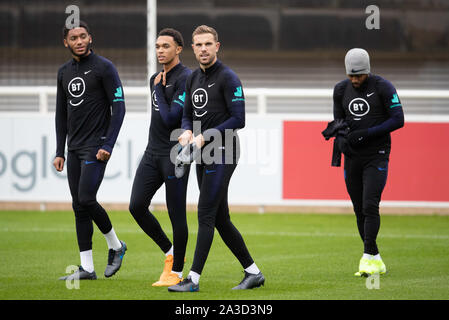 Burton upon Trent, Royaume-Uni. 07Th Oct, 2019. Jordan Henderson au cours de la formation avant d'Angleterre l'UEFA Euro 2020 contre la République tchèque, qualificatif à St George's Park, le 7 octobre 2019 à Burton-upon-Trent, en Angleterre. Credit : PHC Images/Alamy Live News Banque D'Images