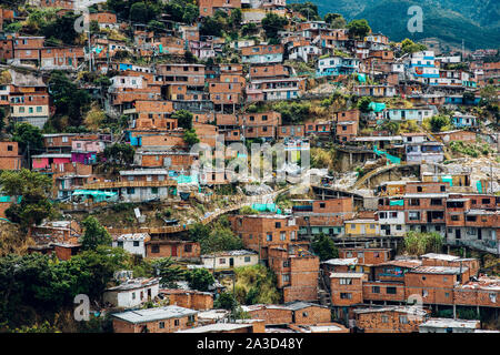 Plus d'avis sur des maisons sur les collines de Comuna 13 à Medellin, Colombie Banque D'Images