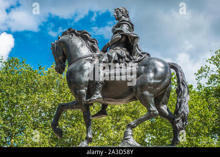 John Michael Rysbrack's statue de William III sur Queen Square, Vieille Ville, Bristol, Angleterre, Royaume-Uni Banque D'Images