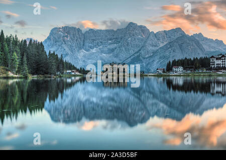 Le lac de Misurina, Cortina d'Ampezzo, Belluno, Vénétie, Dolomites, Italie, Europe Banque D'Images