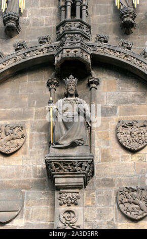 Ottokar II (1233-1278). Roi de Bohême de 1253 à 1278. Statue sur la tour poudrière (ancienne porte de la ville). Prague, République tchèque. Banque D'Images