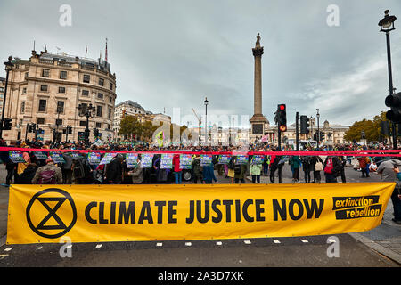 Londres, R.-U. - Oct 7, 2019 : les défenseurs de l'Extinction, rébellion, dans le centre de Londres le premier jour d'une prévu deux semaines de protestation. Banque D'Images