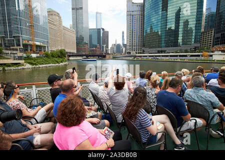 Centre d'Architecture de Chicago River visite guidée en bateau sur la rivière Chicago à wolf point Chicago Illinois Etats-Unis d'Amérique Banque D'Images