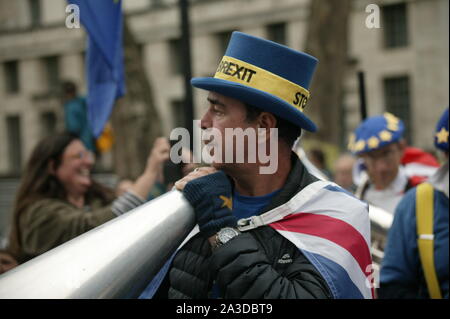 Londres, Royaume-Uni. 07Th Oct 2019, Steve Bray, M. Brexit Stop à l'extinction de rébellion protester à Westminster, pour mettre en évidence les changements climatiques. © Martin Foskett/Knelstrom Ltd/Alamy Live News Banque D'Images