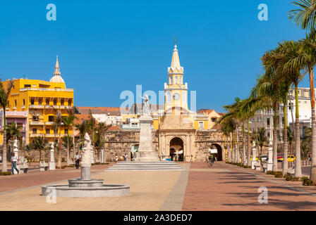 Avenue menant à la Puerta del Reloj, Cartagena de Indias, Colombie Banque D'Images