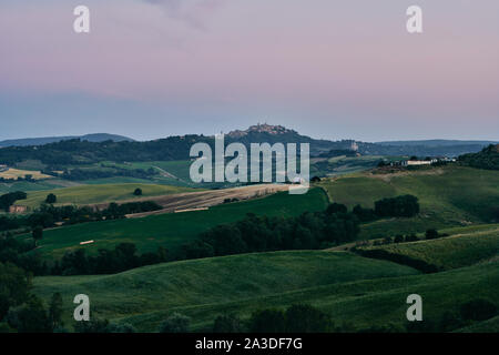 Vue aérienne de la belle nature de la région Toscane champs verts Banque D'Images
