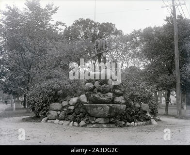 Photographie, c1900 Antique Statue Minuteman à Lexington, Massachusetts. ORIGINAL SOURCE : Négatif sur verre Banque D'Images