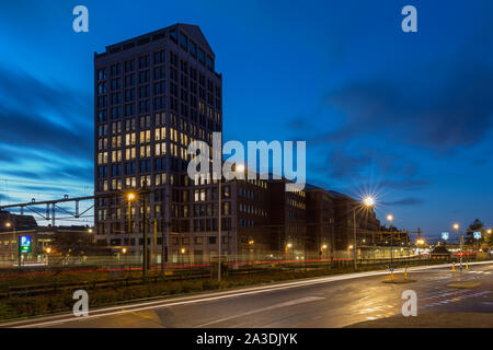 Le Colonel est le plus haut immeuble de bureaux de qualité à Maastricht et abrite de nombreuses organisations de premier plan, y compris Q-Park, EY, Arcadis et Regus. Banque D'Images