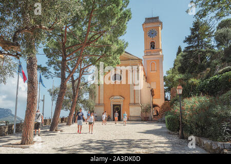 Eze, France, le 5 septembre 2018 : l'ancien néo-classicisme Eglise Notre Dame de l'assomption du village médiéval d'Eze Banque D'Images