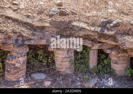 Piles pour l'hypocauste Pilae chauffage au sol, puis romaine sur le site archéologique byzantin De Nicopolis, près de Preveza, Épire, Grèce Banque D'Images