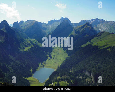 Blick vom Hohen Kasten auf den Sämtiser Voir in den Alpen Appenzeller Banque D'Images