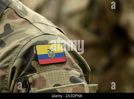 Drapeau de l'Equateur sur l'uniforme militaire (collage). Banque D'Images