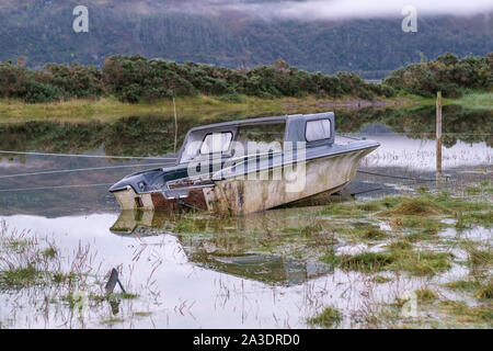 Lochcarron village sur les rives du Loch Carron, Strathcarron, Wester Ross, Highlands d'Ecosse Banque D'Images