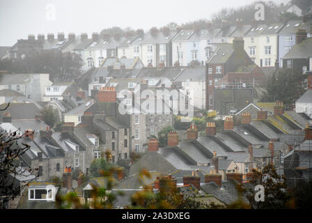 Fortuneswell. 7 octobre 2019. Météo britannique. Fortuneswell disparaît dans la brume sur un jour de pluie continue. crédit : Stuart fretwell/Alamy Live News Banque D'Images