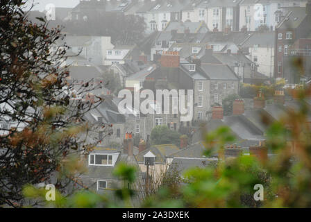 Fortuneswell. 7 octobre 2019. Météo britannique. Fortuneswell disparaît dans la brume sur un jour de pluie continue. crédit : Stuart fretwell/Almy Live News Banque D'Images