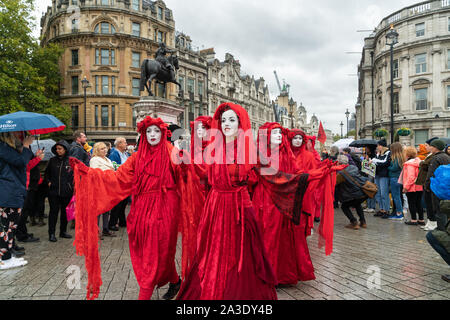 7Th Oct 2019 - Londres, Royaume-Uni. La Brigade' 'Rouge militants prennent part à la rébellion contre l'extinction de Trafalgar Square à Londres. Banque D'Images