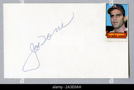 1950 Fichier de carte autographiée ère Hall of Fame joueur de baseball et manager Joe Torre avec les Braves d'Atlanta. Banque D'Images