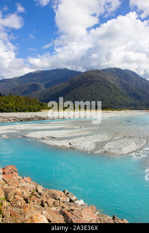 Rivière de l'eau glaciaire fondu, côte ouest de la Nouvelle-Zélande Banque D'Images