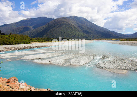 Rivière de l'eau glaciaire fondu, côte ouest de la Nouvelle-Zélande Banque D'Images