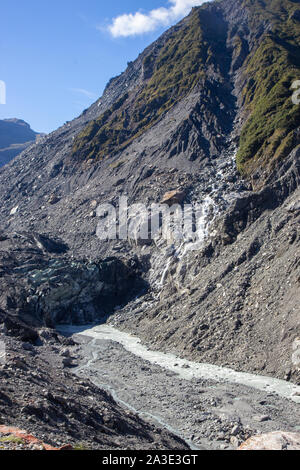 Vue sur la rivière de l'eau glaciaire fondu de Fox Glacier Banque D'Images