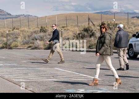 La première dame des États-Unis Melania Trump promenades à travers le parc de stationnement au Parc National de Grand Teton, le 4 octobre 2019 à l'orignal, le Wyoming. Banque D'Images