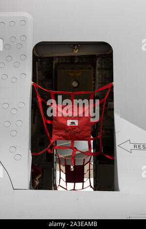 La trappe d'un Boeing C-17 Globemaster III de cargo est couvert par un filet de sécurité pour enfants Catcher alors qu'en exposition statique à l'Airshow de Fort Wayne. Banque D'Images